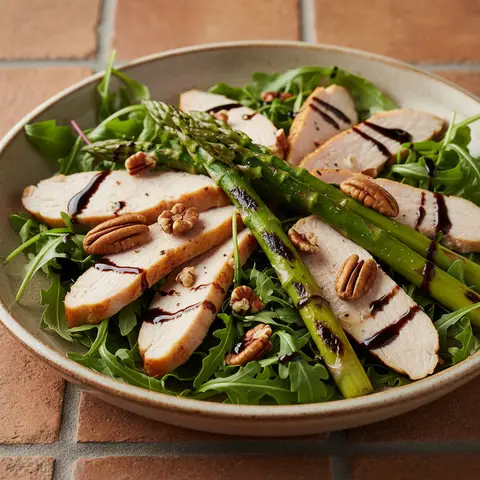 Salade de dinde fumée aux asperges et noix de pécan
