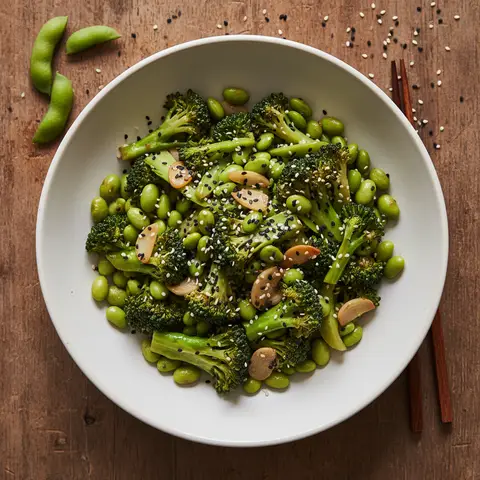 Wok d'edamame et brocolis au sésame noir