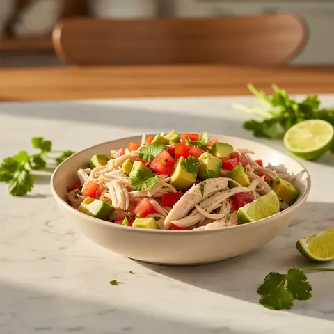 Poulet effiloché froid à la mexicaine et avocat