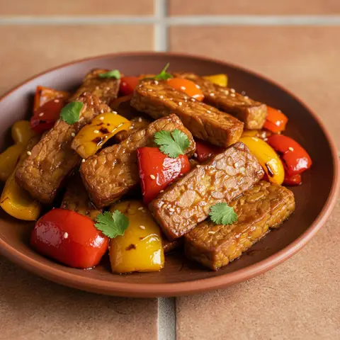 Tempeh laqué au four et poivrons tricolores