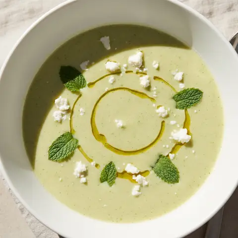 Soupe froide courgette & chèvre à la menthe
