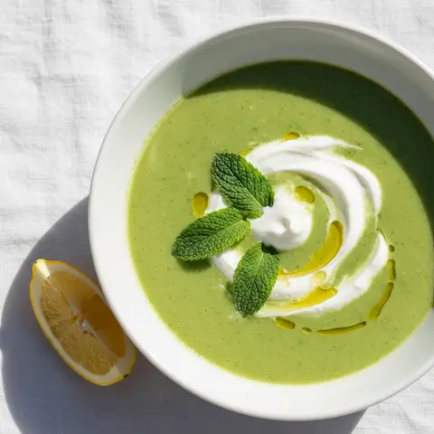 Velouté d'édamame & menthe au yaourt citron